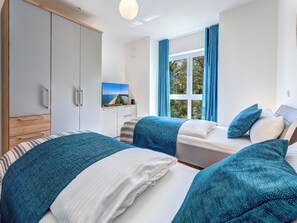 2 bedrooms, iron/ironing board, free WiFi, bed sheets