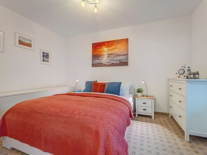 1 bedroom, iron/ironing board, bed sheets - Haus Eichhorst, Whg. 03: Close to the sandy beach in Trassenheide (Trassenheide)