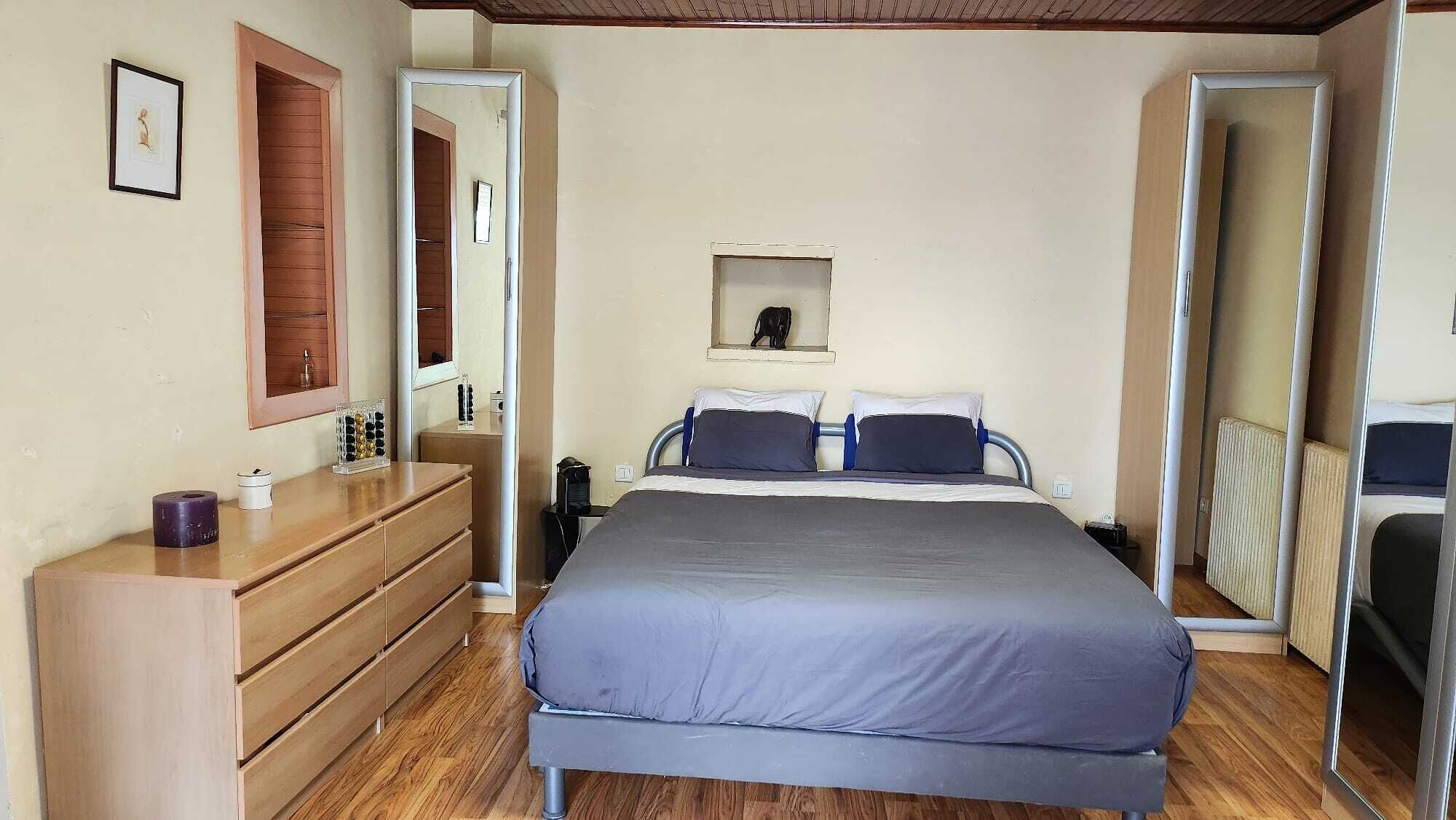 3 bedrooms, desk, iron/ironing board, free WiFi