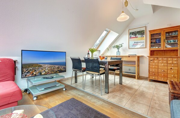 Télévision, lecteur de DVD, chaîne hi-fi