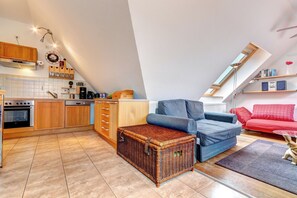 TV, DVD player, stereo - Welcome to the charming apartment 31 in the Villa Frisia in Bansin on Usedom (Bansin)