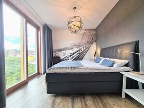 5 bedrooms, desk, iron/ironing board, free WiFi
