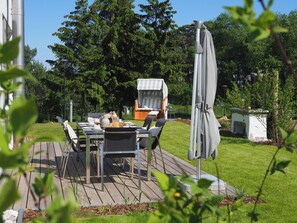 Outdoor dining - 5-star vacation home Fischerhus Loddin with sauna, 2 bathrooms and WLAN (Loddin)