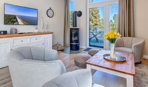 TV, fireplace, stereo - Welcome to the Fritz Reethus in the seaside resort of Loddin! (Loddin)