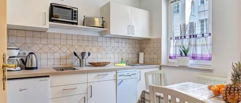 Fridge, stovetop, dishwasher, coffee/tea maker