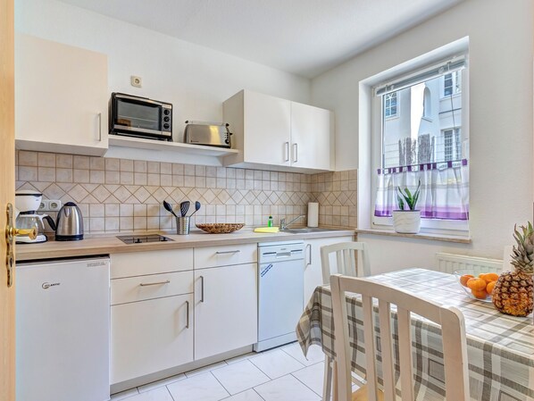 Fridge, stovetop, dishwasher, coffee/tea maker