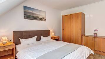 1 bedroom, WiFi (free), bed sheets