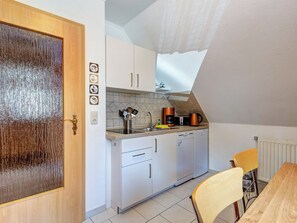 Geladeira, cooktop, lava-louças, cafeteira/chaleira