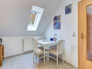 Dining - Hansehus, Whg. 5: close to the beach in Zinnowitz with balcony and WLAN (Zinnowitz)