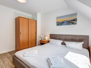 1 bedroom, free WiFi, bed sheets - Hansehus Whg. 4 in Zinnowitz: 45 m² with balcony, WLAN & close to the beach (Zinnowitz)