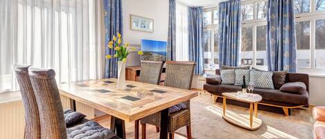 تناول الطعام