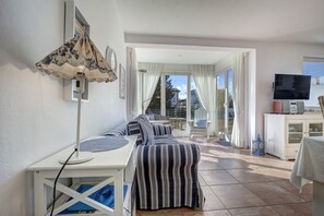 TV, stereo - Welcome to Haus Meerblick apartment 14 in Ahlbeck on Usedom! (Ahlbeck)