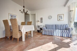 TV, stereo - Welcome to Haus Meerblick apartment 14 in Ahlbeck on Usedom! (Ahlbeck)