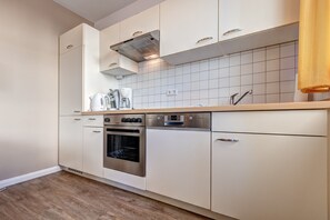 Réfrigérateur, four, plaque de cuisson, lave-vaisselle