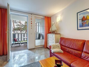 TV, DVD player, stereo - Welcome to the GP3 vacation apartment in the Baltic seaside resort of Heringsdorf on Usedom (Heringsdorf)