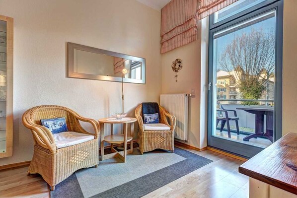 Télévision, lecteur de DVD, chaîne hi-fi