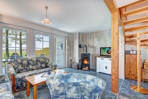 Fernseher, Kamin, Stereoanlage