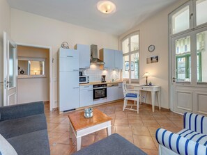 Télévision, lecteur de DVD, chaîne hi-fi