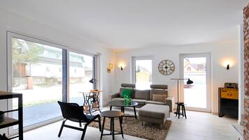 Télévision, cheminée, livres, médiathÚque