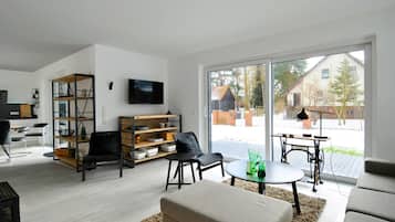 Télévision, cheminée, livres, médiathÚque