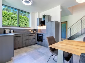 Kühlschrank, Ofen, Herdplatte, Geschirrspüler