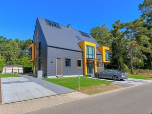 Exterior - Vacation home Waldoase 01 with sauna, fireplace and 800 m to the sandy beach in Karlshagen (Karlshagen)