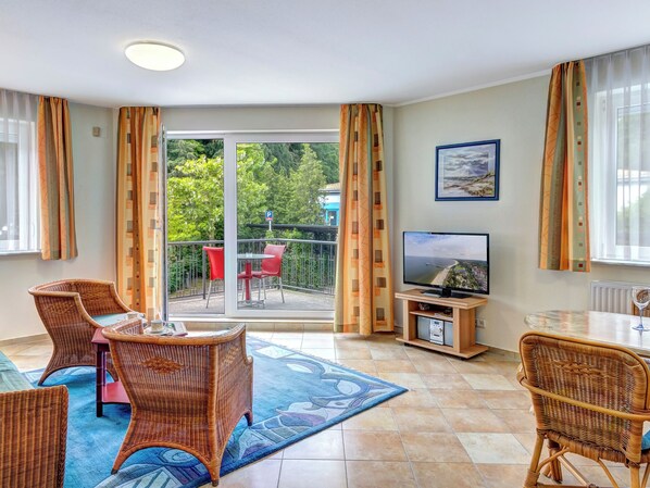 Fernseher, Stereoanlage