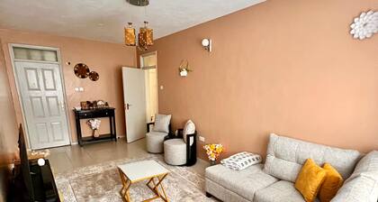 10min drive to Town
Borders Nakuru National Park
Free WiFi&parking
Quiet&serene