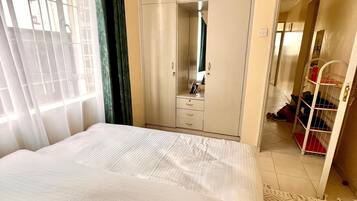 2 bedrooms, iron/ironing board, WiFi, bed sheets