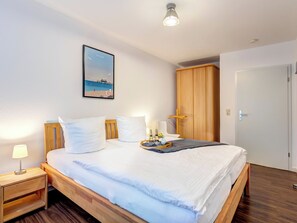 2 bedrooms, desk, free WiFi, bed sheets