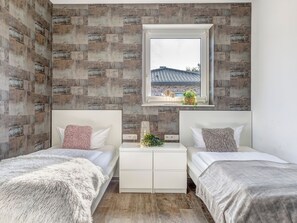 4 slaapkamers, een strijkplank/strijkijzer, gratis wifi, beddengoed