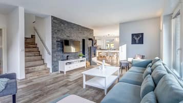 TV, fireplace, DVD player, stereo