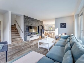 TV, fireplace, DVD player, stereo