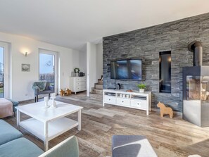 Fernseher, Kamin, DVD-Player, Stereoanlage