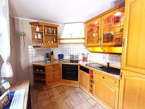 雪櫃、微波爐、焗爐、爐具