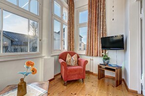 Fernseher, DVD-Player, Stereoanlage