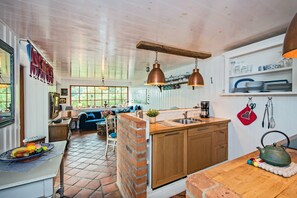 Fernseher, Kamin, DVD-Player, Stereoanlage