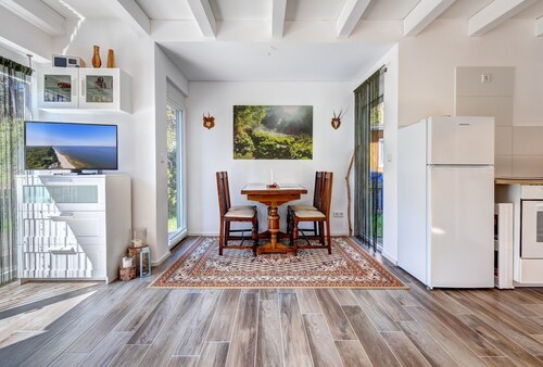Ferienhaus Schwalbennest mit Terrasse, WLAN und nahe am Sandstrand in Kölpinsee