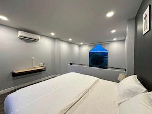 1 bedroom, desk, free WiFi, bed sheets