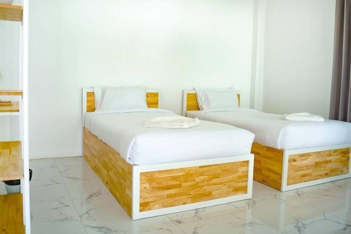 1 bedroom, desk, free WiFi, bed sheets