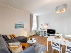 Téléviseur, lecteur de DVD, chaîne audio