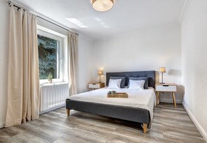3 bedrooms, iron/ironing board, free WiFi, bed sheets