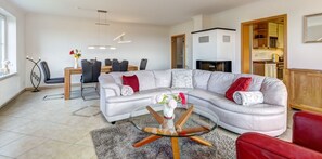 Fernseher, Kamin, Stereoanlage