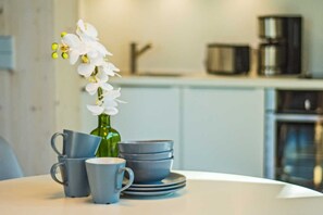 Kjøleskap, ovn, kokeplater og oppvaskmaskin