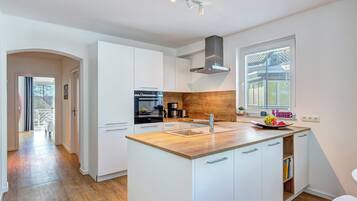 Kühlschrank, Ofen, Herdplatte, Geschirrspüler