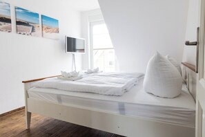 5 bedrooms, iron/ironing board, free WiFi, bed sheets