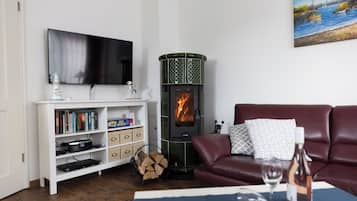 Fernseher, Kamin, DVD-Player, Stereoanlage