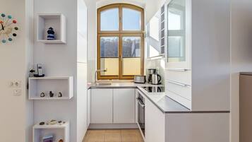 Kühlschrank, Ofen, Herdplatte, Geschirrspüler