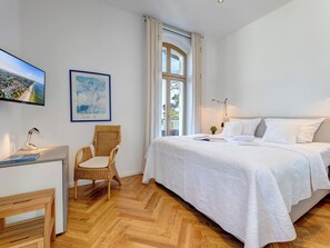 1 quarto, escrivaninha, Wi-Fi de cortesia, roupa de cama