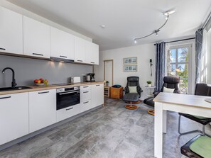 Fridge, microwave, oven, stovetop - Welcome to Villa Margot 01 (Bansin)